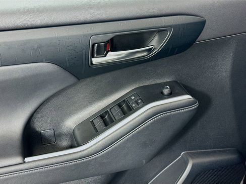 Certified 2024 Toyota Highlander XLE image 17