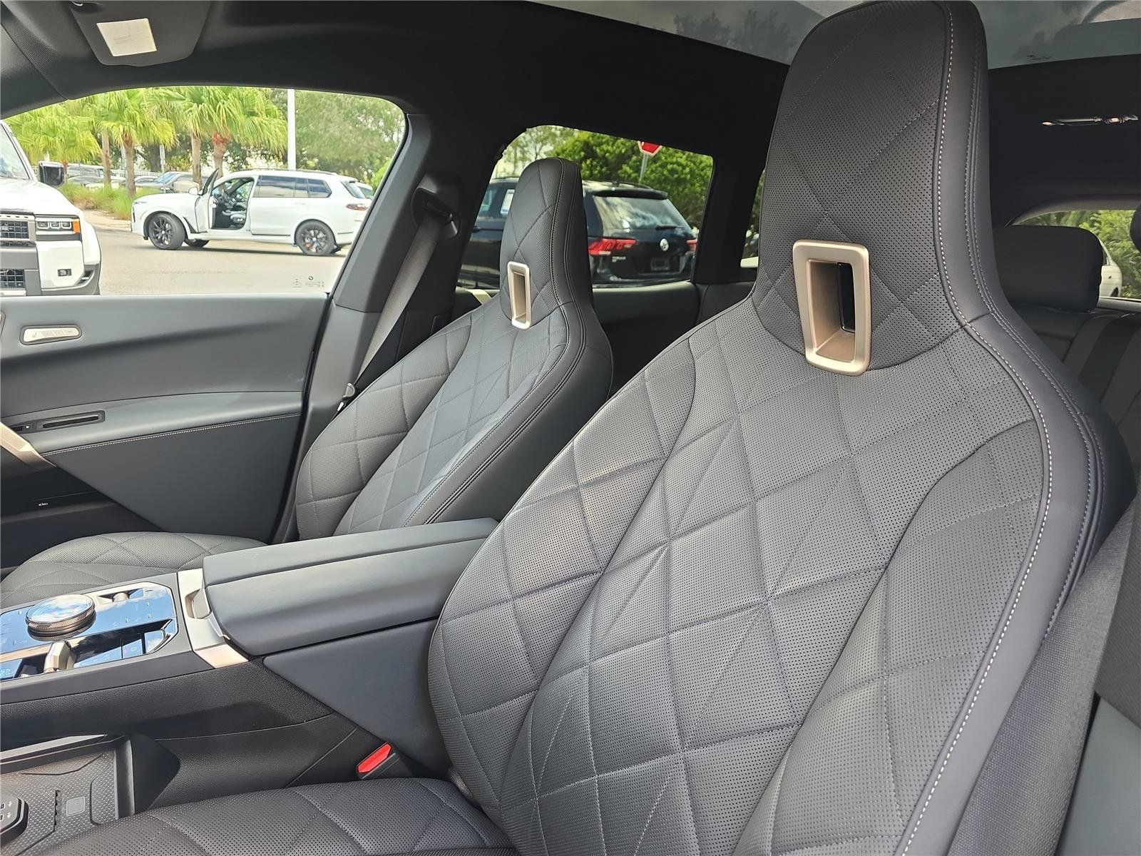 Used 2023 BMW iX xDrive50 w/ Sport Package AWD/4WD image 15