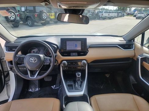 Used 2021 Toyota RAV4 XLE Premium FWD image 17