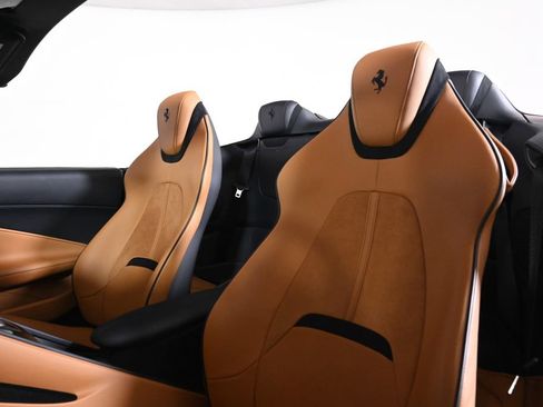 Used 2025 Ferrari Roma Spider RWD image 19