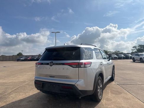 Used 2022 Nissan Pathfinder SV FWD image 21