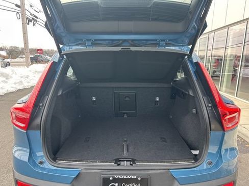 Used 2025 Volvo XC40 B5 Plus AWD/4WD image 11