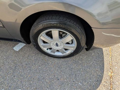 Used 2005 Ford Five Hundred SE image 9