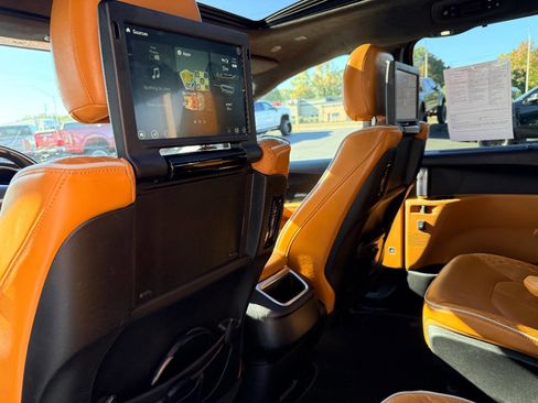 Used 2021 Chrysler Pacifica Pinnacle image 32