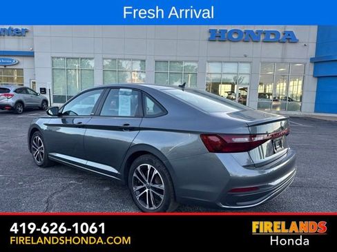 Used 2025 Volkswagen Jetta Sport FWD image 3