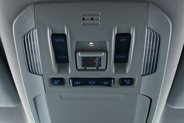 Used 2020 Toyota Highlander XLE AWD/4WD image 21