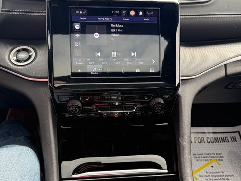 Used 2024 Jeep Grand Cherokee Altitude image 19