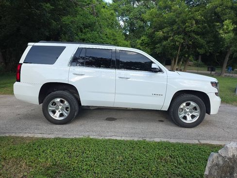 Used 2018 Chevrolet Tahoe LS w/ Enhanced Driver Alert Package RWD image 3