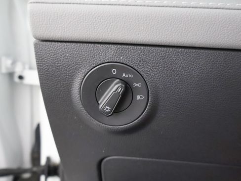 Used 2023 Volkswagen Taos SEL AWD/4WD image 40