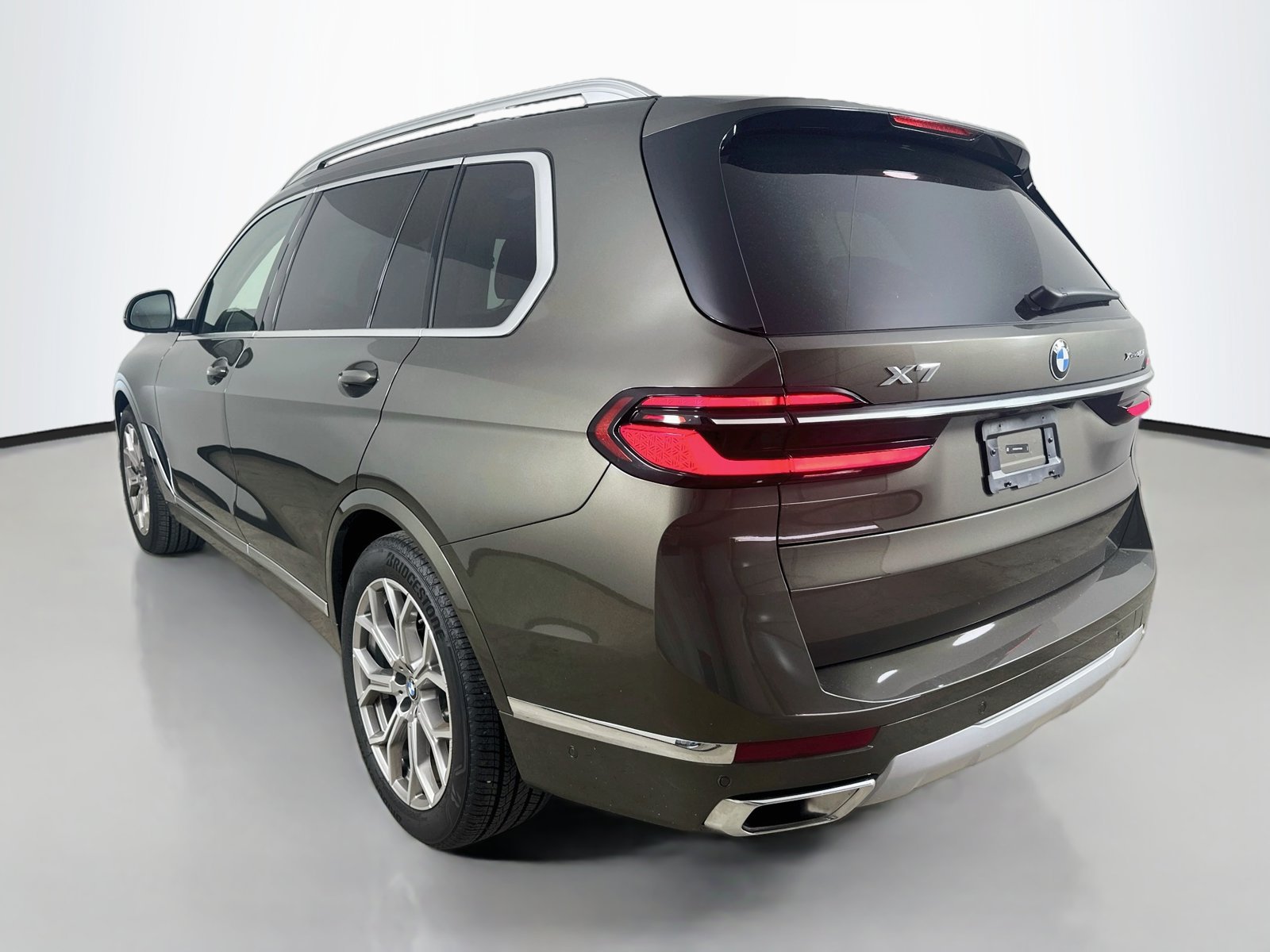 Used 2026 BMW X7 xDrive40i w/ Premium Package AWD/4WD image 7