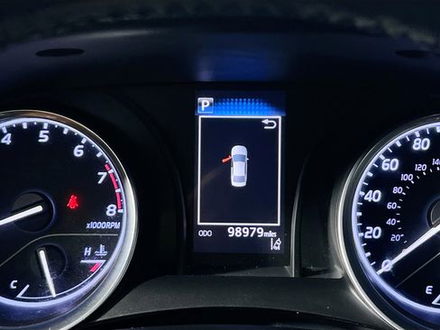 Used 2018 Toyota Camry SE FWD image 23