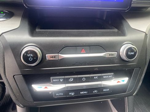 Used 2020 Ford Explorer XLT AWD/4WD image 15