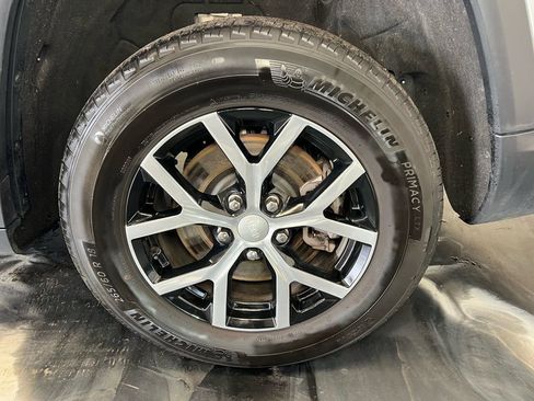 Used 2024 Jeep Grand Cherokee L Limited w/ Luxury Tech Group II image 19