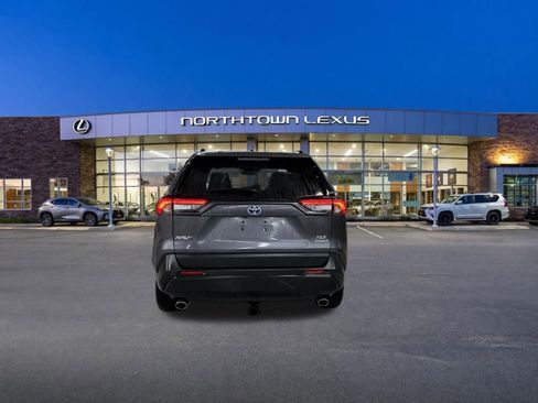 Used 2022 Toyota RAV4 XLE Premium AWD/4WD image 20
