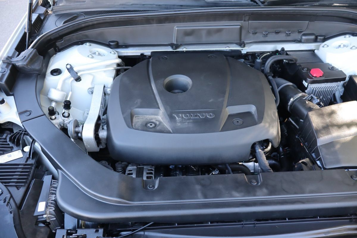 Used 2019 Volvo XC60 T5 Inscription w/ Protection Package AWD/4WD image 40