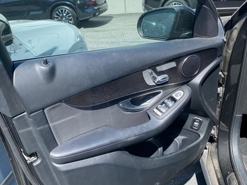 Used 2022 Mercedes-Benz GLC 300 image 9
