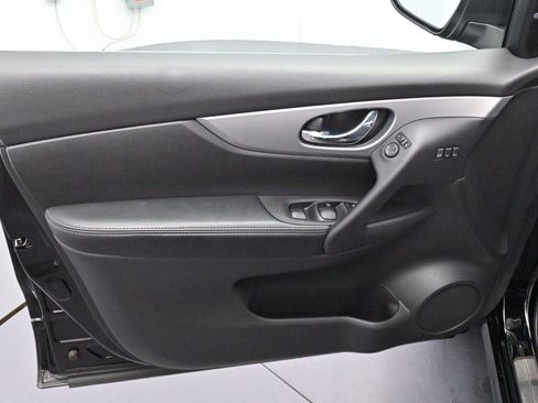 Used 2020 Nissan Rogue Sport SV w/ Technology Package FWD image 9