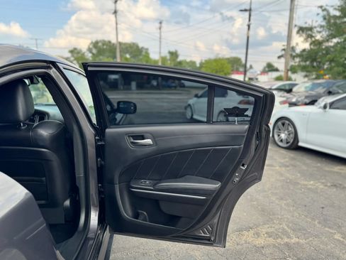 Used 2019 Dodge Charger Scat Pack w/ Dynamics Package RWD image 32