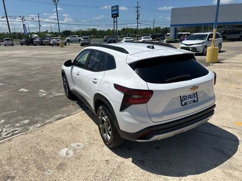 Used 2025 Chevrolet Trax LT w/ LT Convenience Package image 20