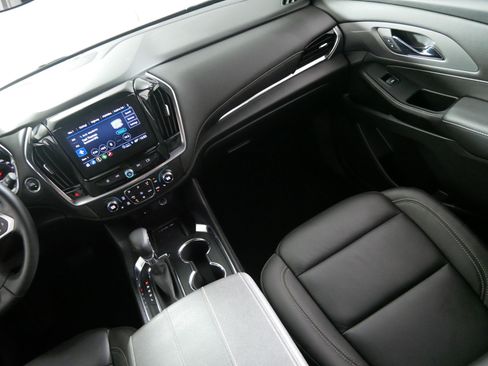 Used 2023 Chevrolet Traverse LT AWD/4WD image 11