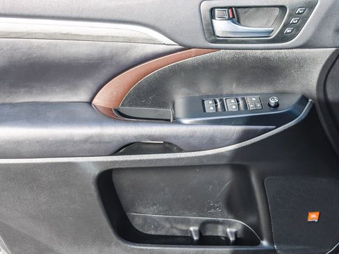 Used 2019 Toyota Highlander Limited Platinum image 21