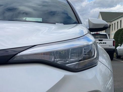 Used 2022 Toyota C-HR XLE image 14