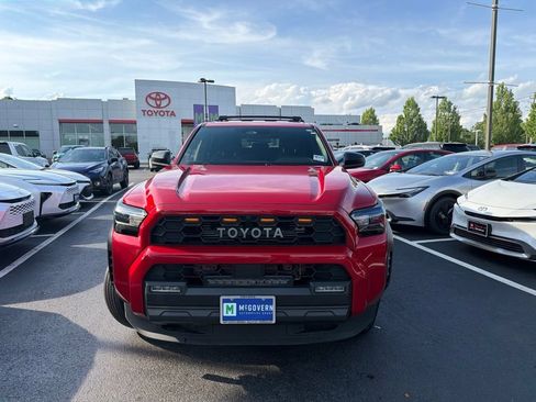 Used 2025 Toyota 4Runner SR5 AWD/4WD image 2