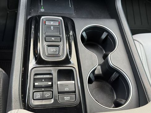 Used 2025 Honda Pilot Touring image 18