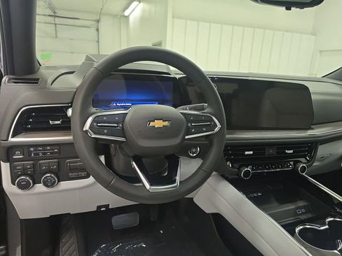 New 2025 Chevrolet Suburban Premier image 12