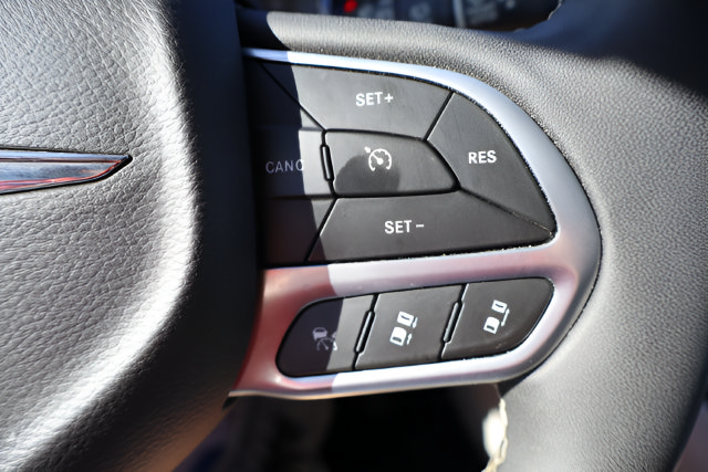 Used 2023 Chrysler Pacifica Touring-L FWD image 30