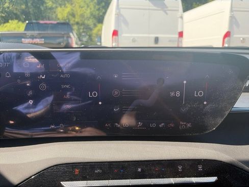 Used 2025 Buick Enclave Preferred w/ Power Package AWD/4WD image 21