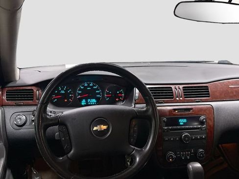 Used 2010 Chevrolet Impala LT FWD image 15