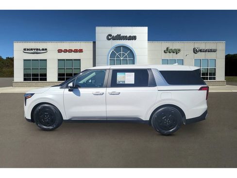 Used 2025 Kia Carnival FWD image 6