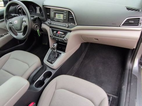 Used 2017 Hyundai Elantra SE w/ Cargo Package image 27