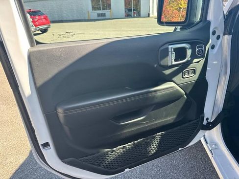 Used 2024 Jeep Wrangler Unlimited Sahara image 20