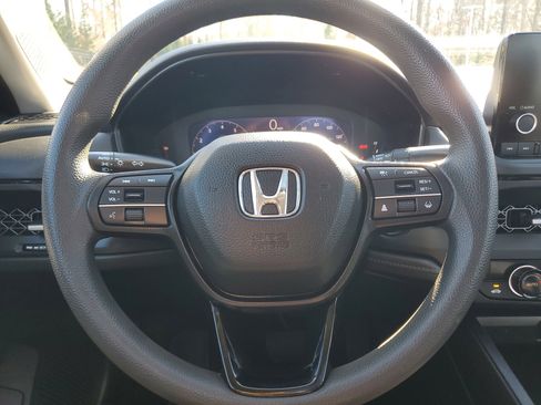 Used 2023 Honda Accord EX image 18