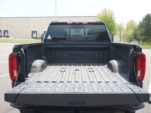 Used 2023 GMC Sierra 2500 AT4 w/ AT4 Preferred Package AWD/4WD image 16