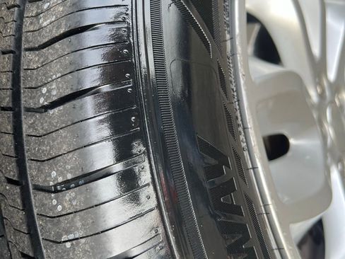 Used 2014 Land Rover LR2 Base image 13