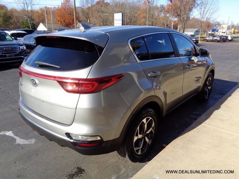 Used 2022 Kia Sportage LX AWD/4WD image 3