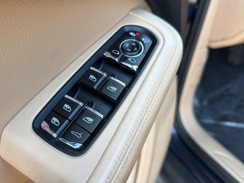 Used 2021 Porsche Macan AWD/4WD image 13