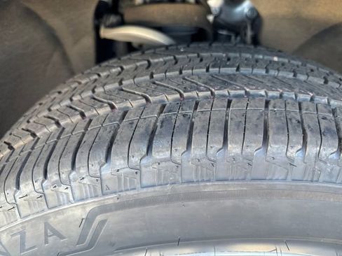 Used 2023 GMC Yukon XL SLT image 28