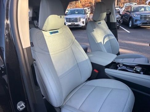 New 2026 Ford Explorer Platinum w/ LUX Leather Package image 24