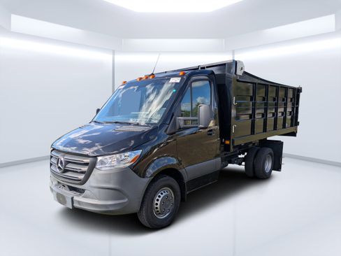 Used 2023 Mercedes-Benz Sprinter 3500 image 9