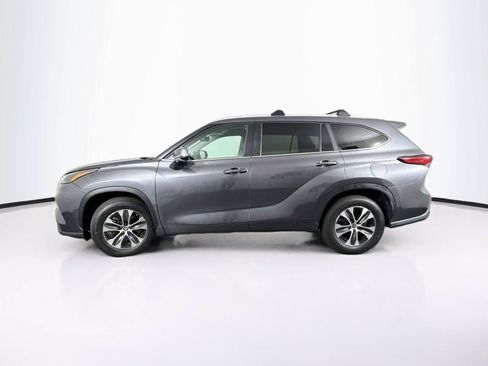 Used 2023 Toyota Highlander XLE FWD image 9