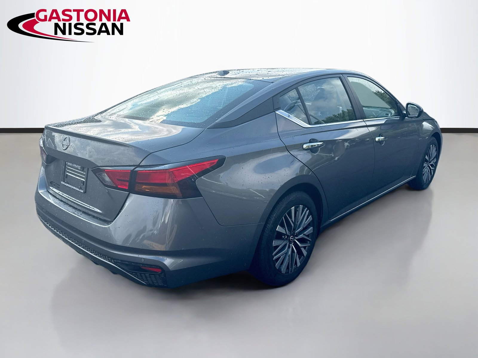 Used 2025 Nissan Altima 2.5 SV FWD image 9