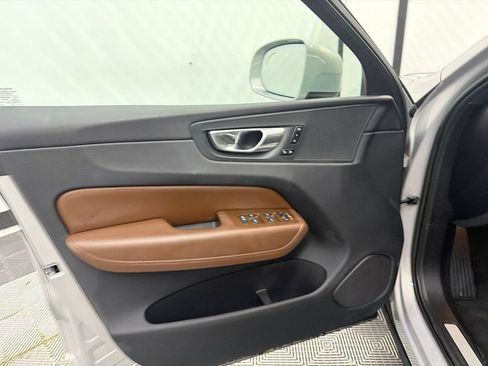 Used 2023 Volvo XC60 B5 Plus FWD image 11