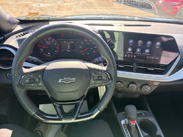 Used 2025 Chevrolet Trax RS w/ Sunroof Package FWD image 10