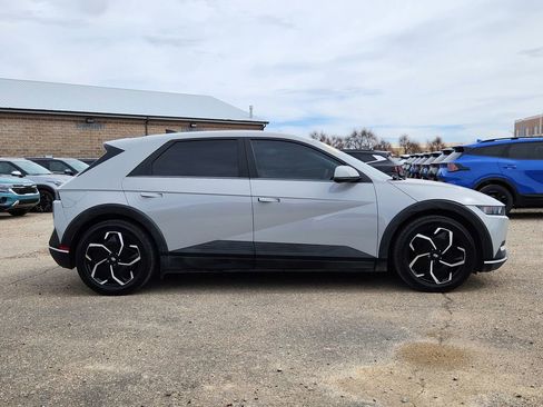 Used 2022 Hyundai Ioniq 5 SE image 2