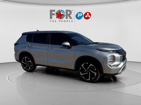 Used 2022 Mitsubishi Outlander SE image 4