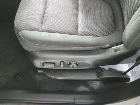 Used 2023 Chevrolet Traverse LT FWD image 11